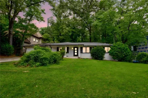 a view of a house with backyard and garden