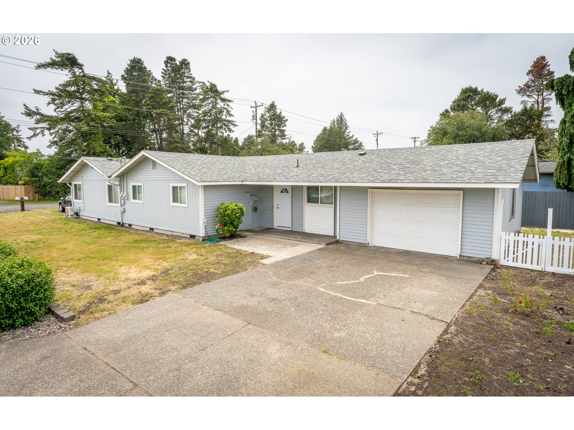 2025 Pine Street Florence, OR 97439 - Photo 5 of 29 Exterior