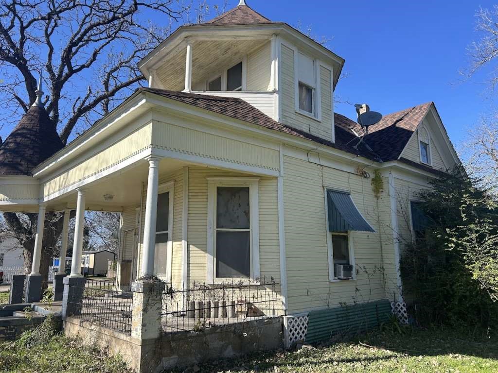 601 Michalk Street Thorndale, TX 76577 - Photo 2 of 8