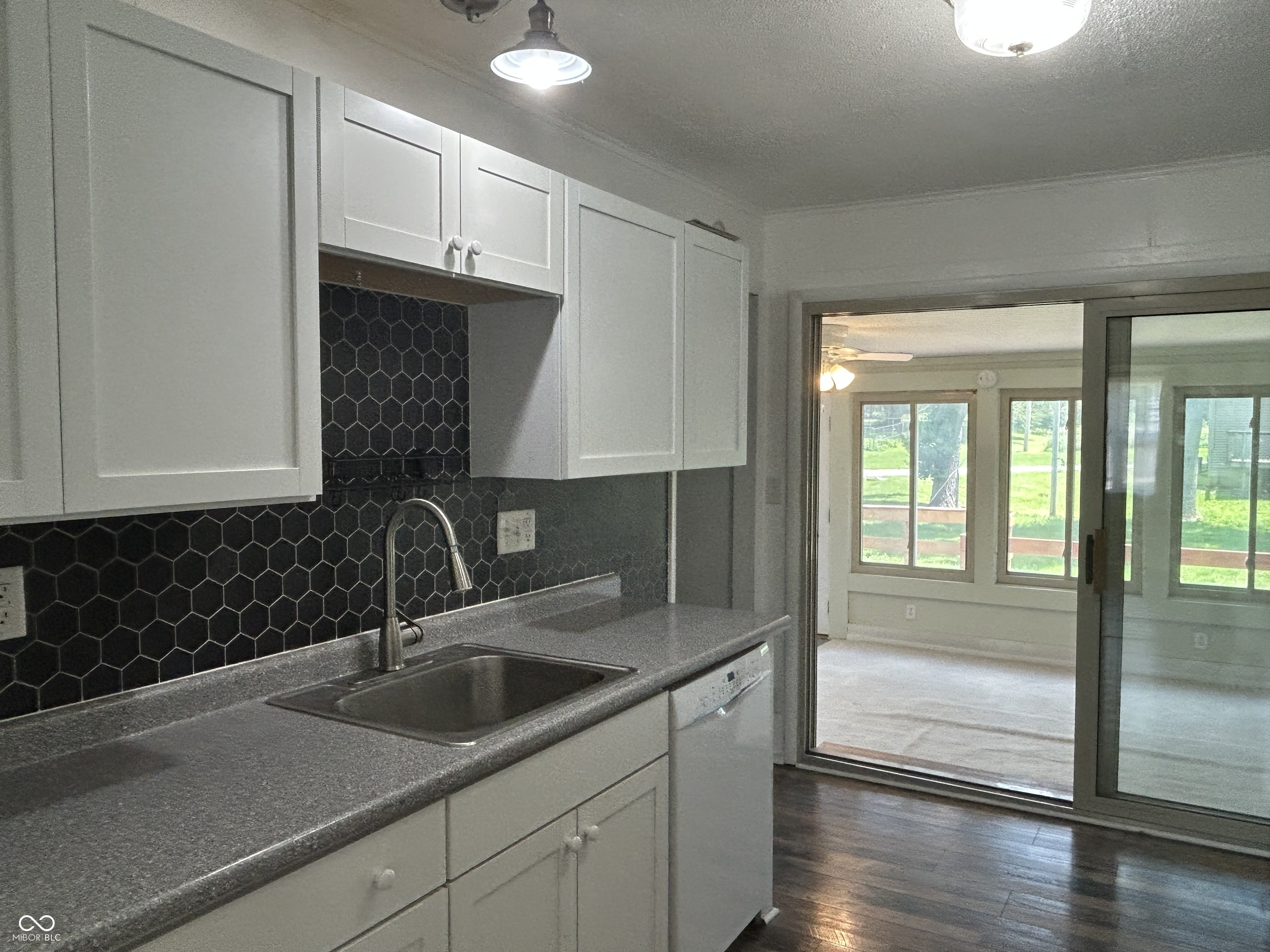 515 South Broadway Street Pendleton, IN 46064 - Photo 3 of 37