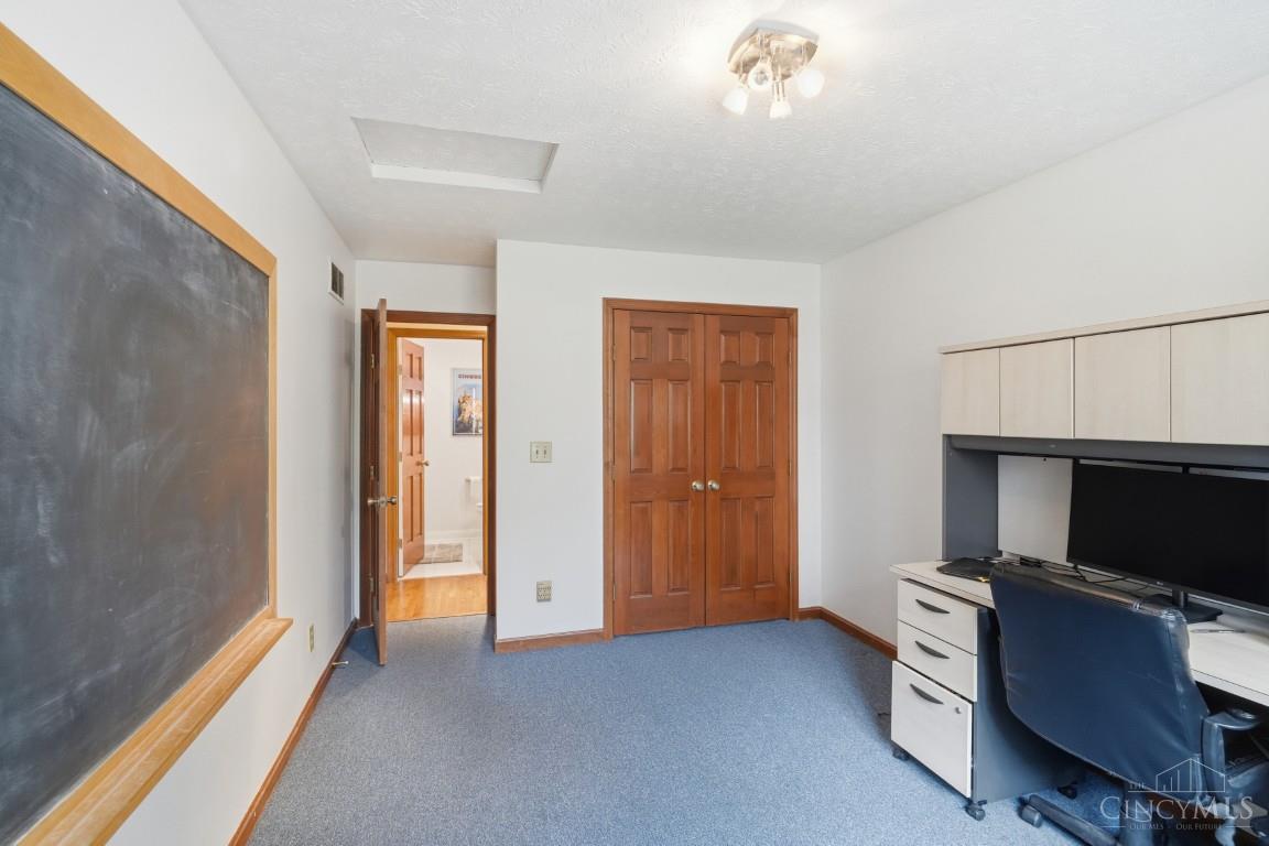 6046 Gaines Road Cincinnati, OH 45247 - Photo 30 of 78