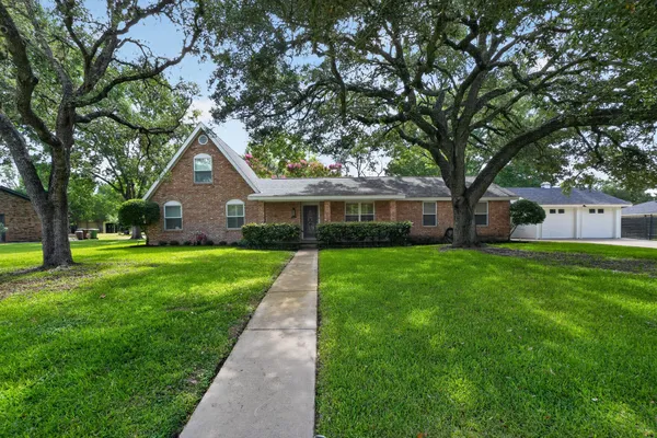 $534,000 | 1622 Twin Island Drive, Lockhart, TX 78644