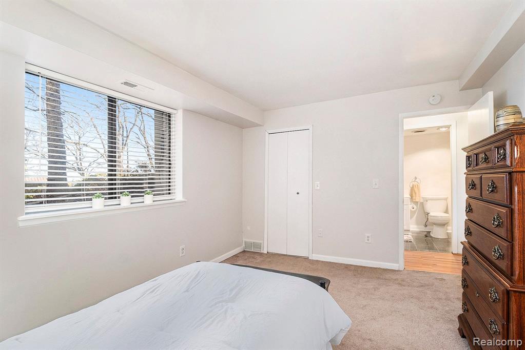 30022 West 12 Mile Road, Unit 2 Farmington Hills, MI 48334 - Photo 10 of 15