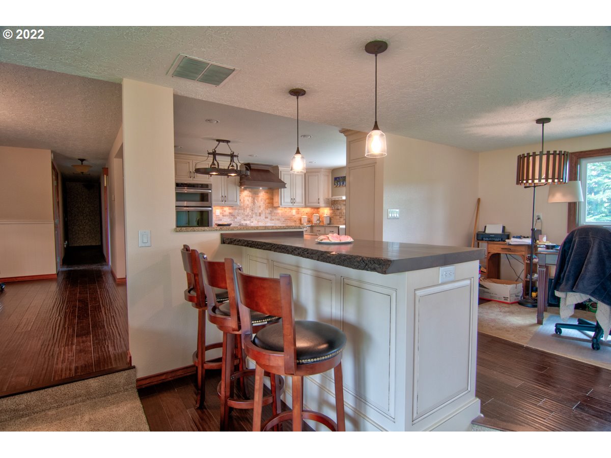 5735 Southwest Spring Hill Road Gaston, OR 97119 - Photo 12 of 32 Kitchen/Nook