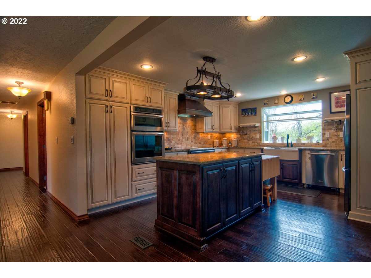 5735 Southwest Spring Hill Road Gaston, OR 97119 - Photo 14 of 32 Great Room