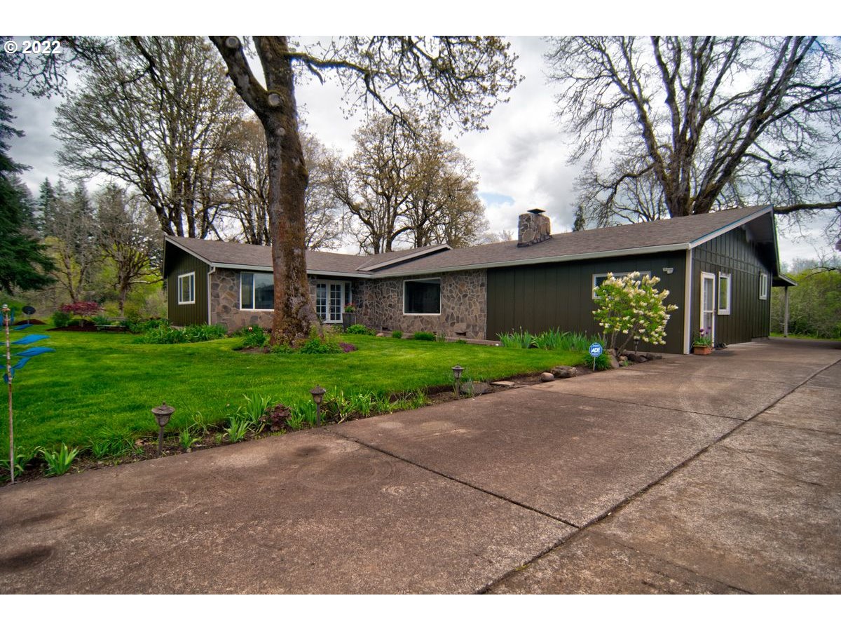 5735 Southwest Spring Hill Road Gaston, OR 97119 - Photo 2 of 32