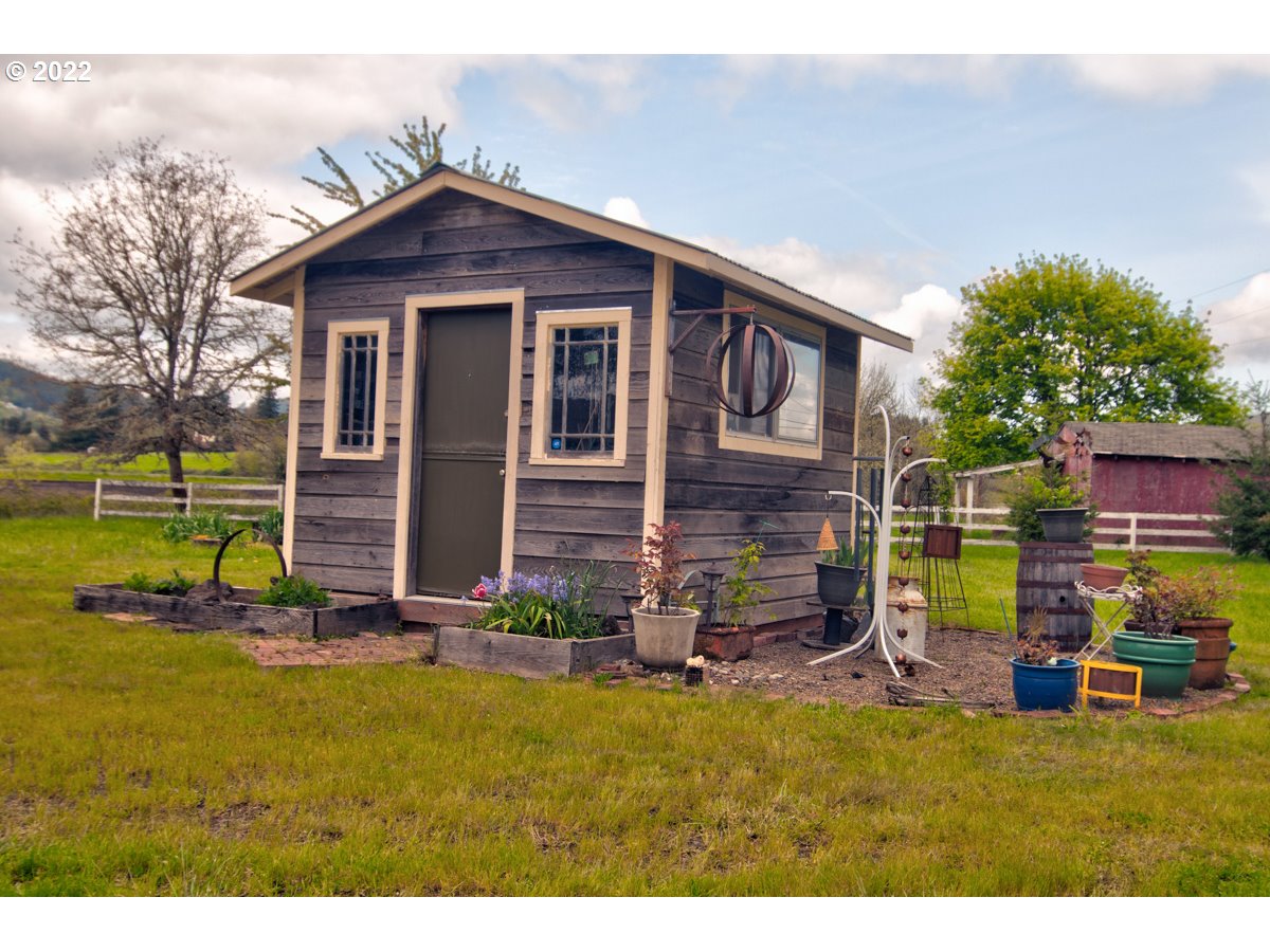 5735 Southwest Spring Hill Road Gaston, OR 97119 - Photo 23 of 32