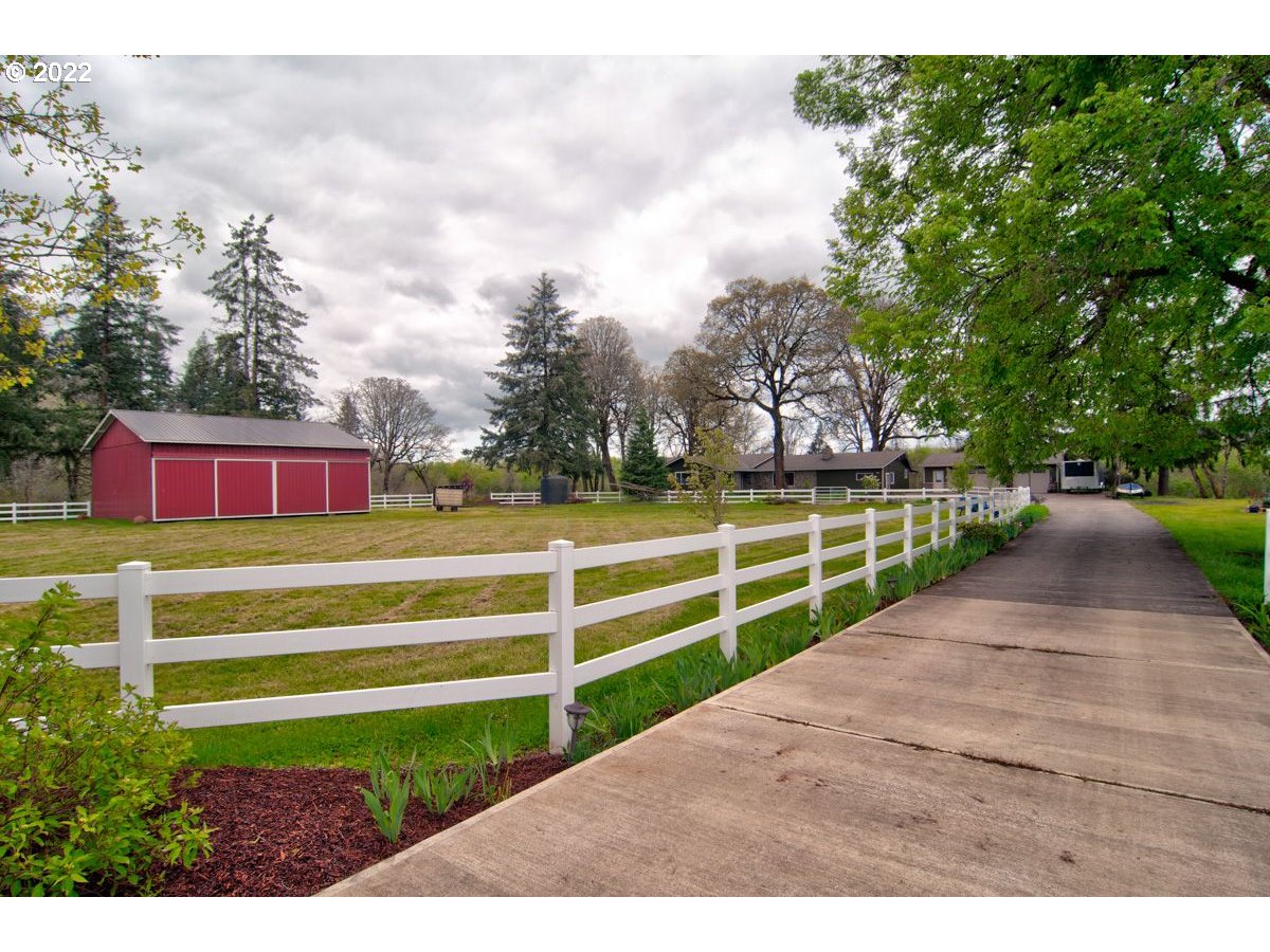 5735 Southwest Spring Hill Road Gaston, OR 97119 - Photo 26 of 32