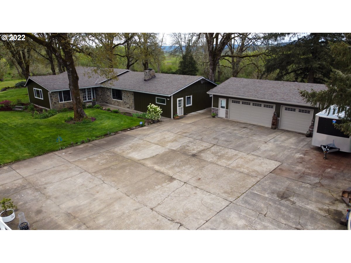 5735 Southwest Spring Hill Road Gaston, OR 97119 - Photo 3 of 32