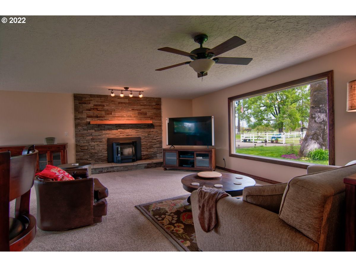 5735 Southwest Spring Hill Road Gaston, OR 97119 - Photo 7 of 32