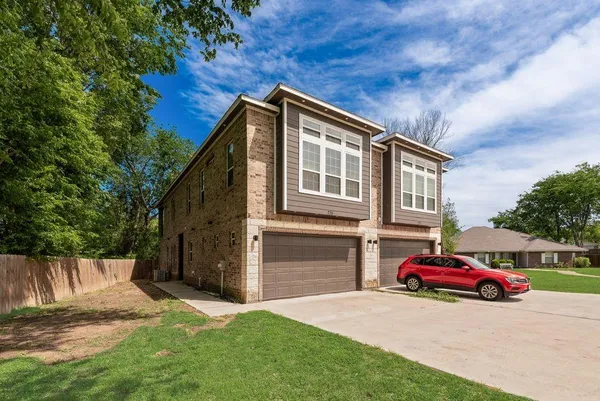 $739,900 | 215 Idle Creek Lane, DeSoto, TX 75115