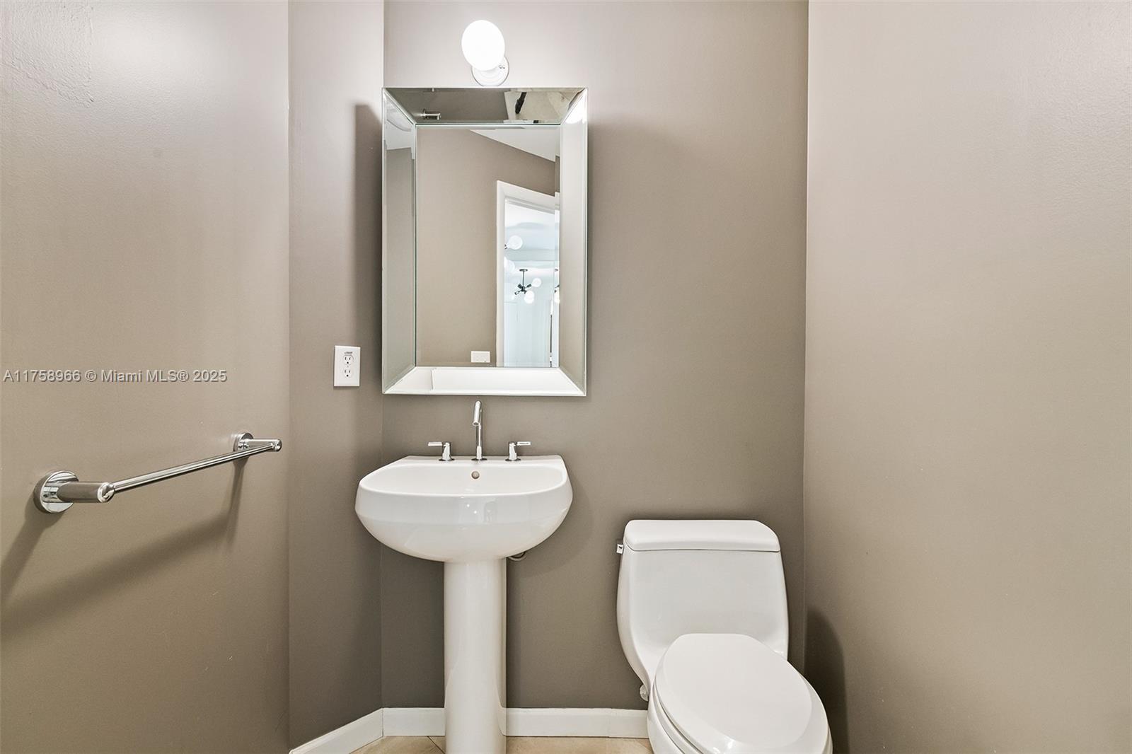 3131 Northeast 188th Street, Unit 1508 Aventura, FL 33180 - Photo 19 of 42 powder room