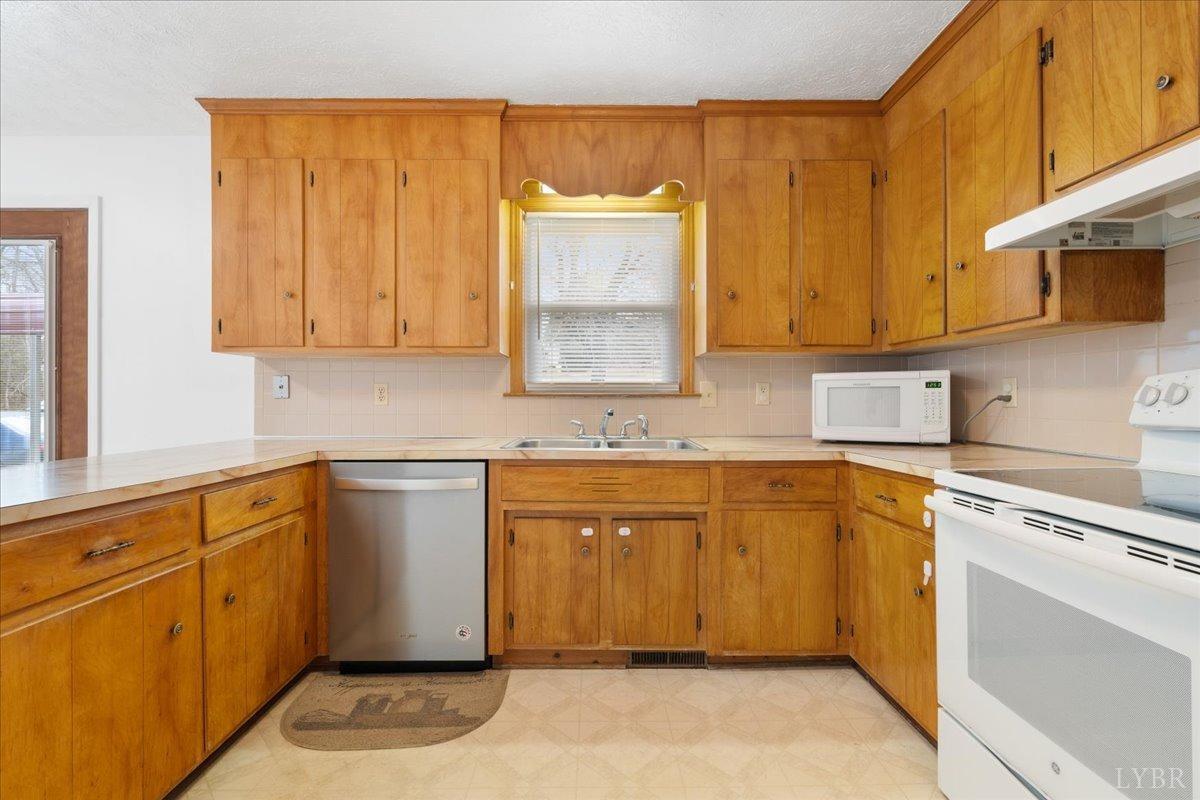 122 Pearson Drive Rustburg, VA 24588 - Photo 28 of 45