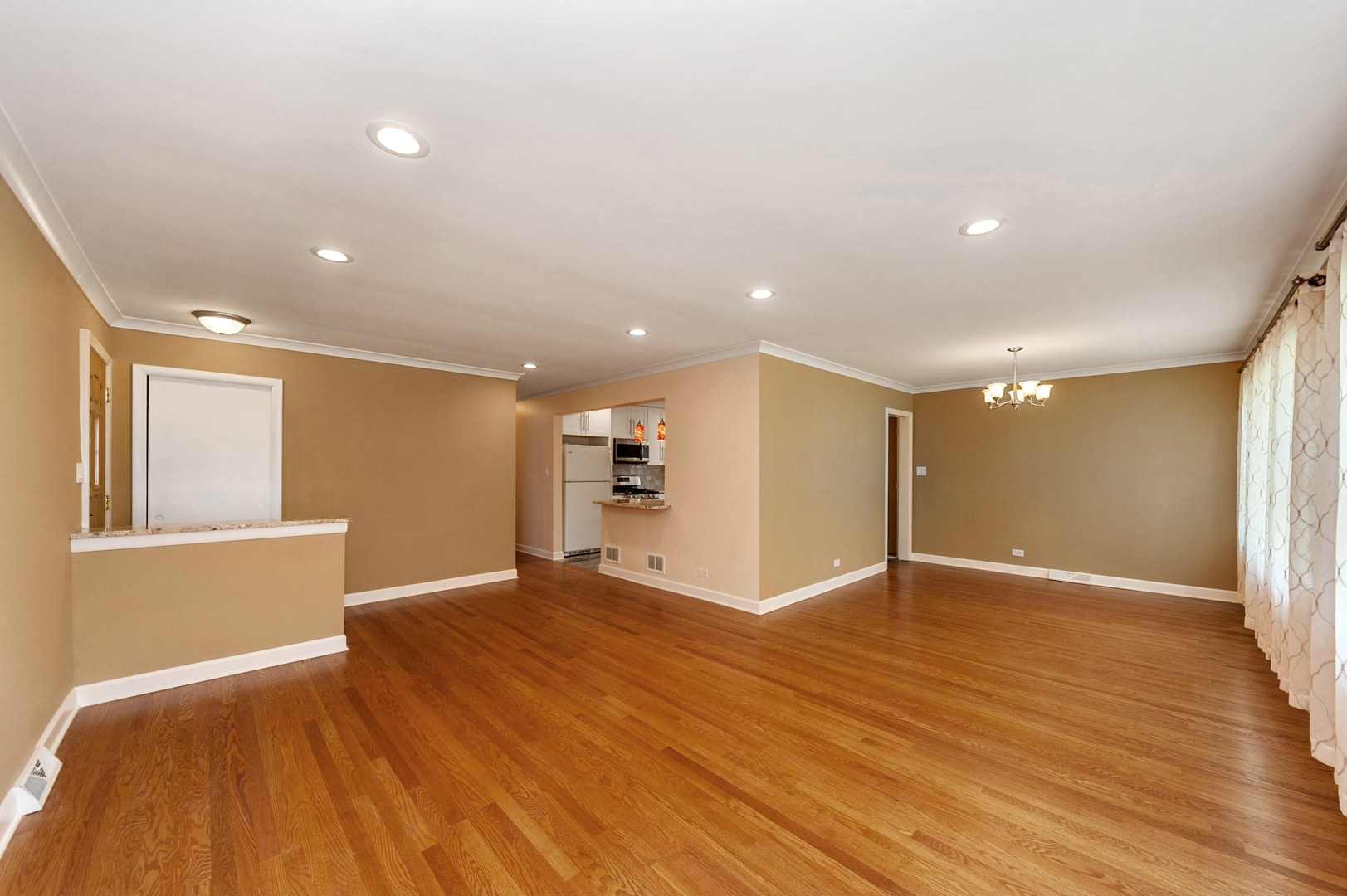 8515 East Prairie Road Skokie, IL 60076 - Photo 2 of 19
