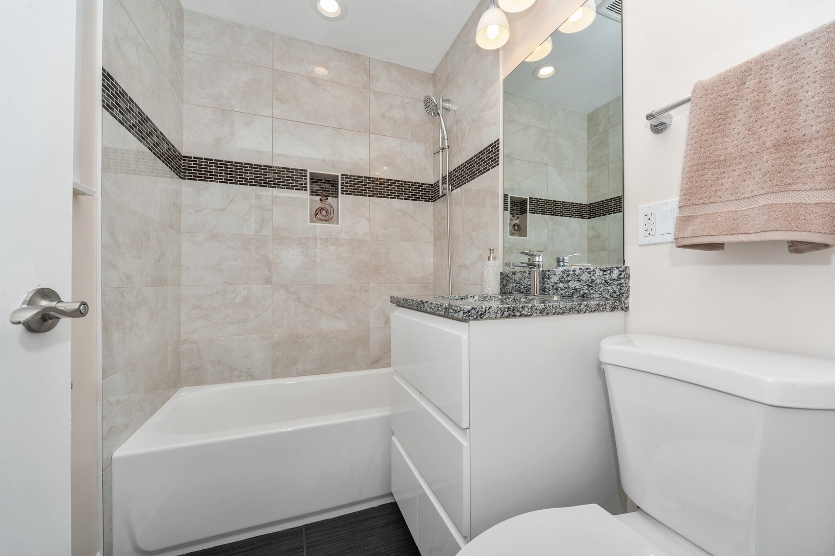 8515 East Prairie Road Skokie, IL 60076 - Photo 11 of 19