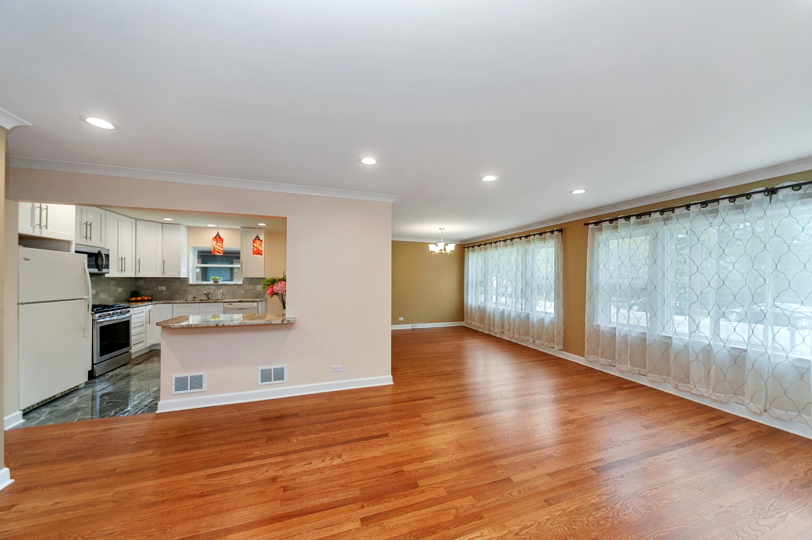 8515 East Prairie Road Skokie, IL 60076 - Photo 3 of 19