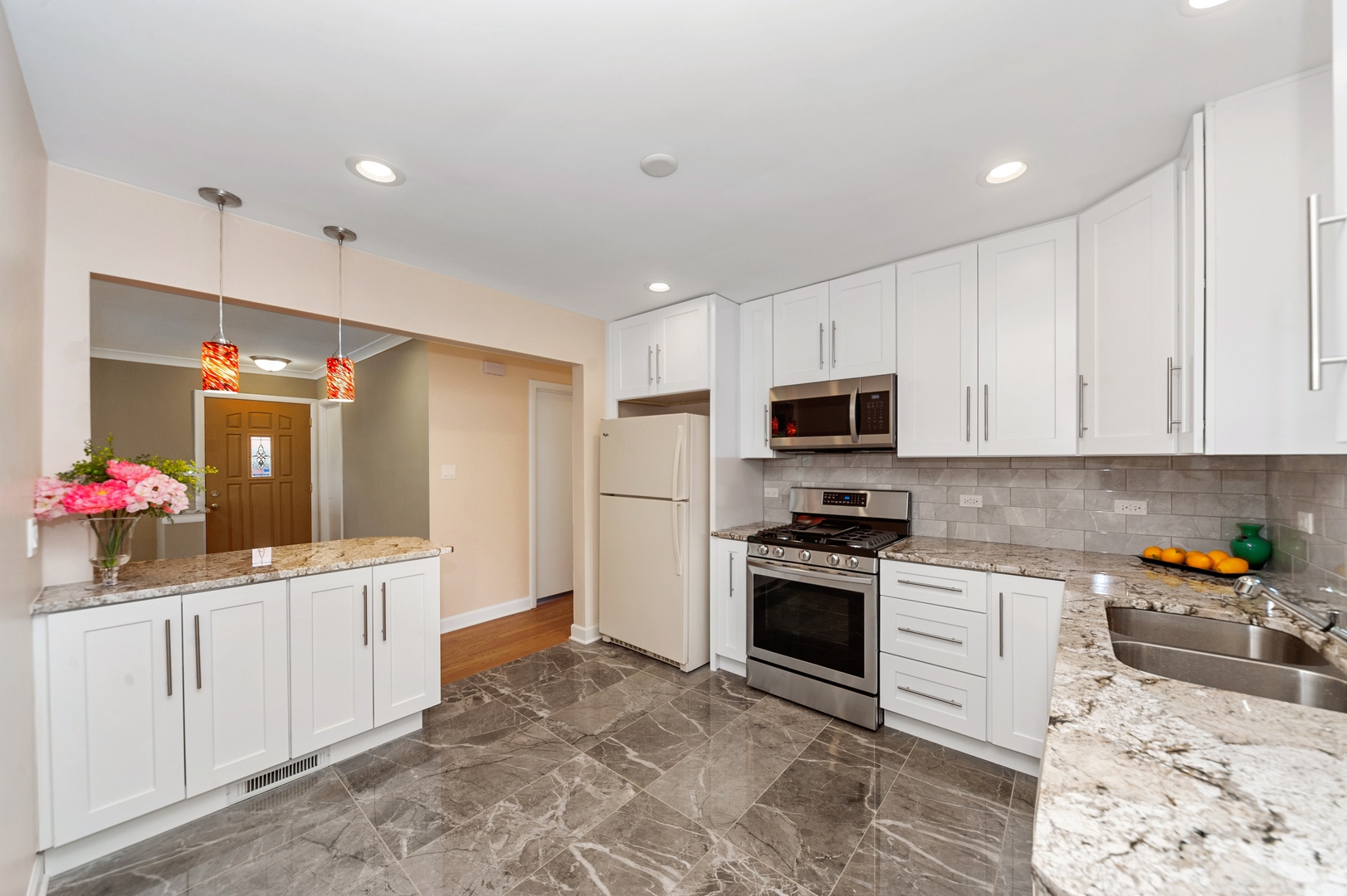 8515 East Prairie Road Skokie, IL 60076 - Photo 4 of 19