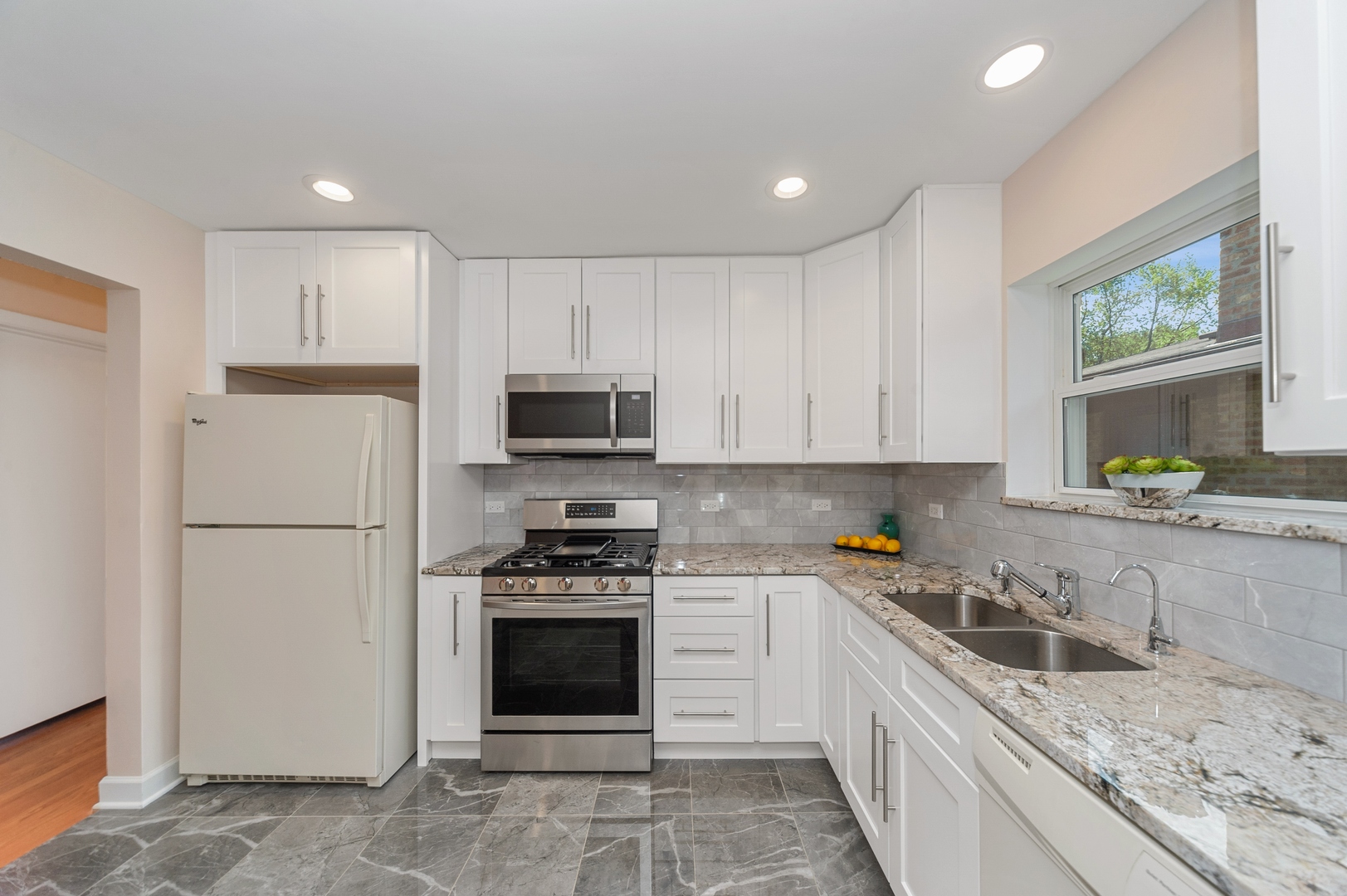 8515 East Prairie Road Skokie, IL 60076 - Photo 5 of 19
