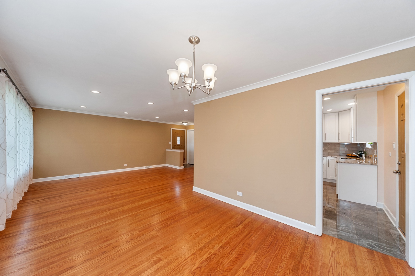 8515 East Prairie Road Skokie, IL 60076 - Photo 7 of 19