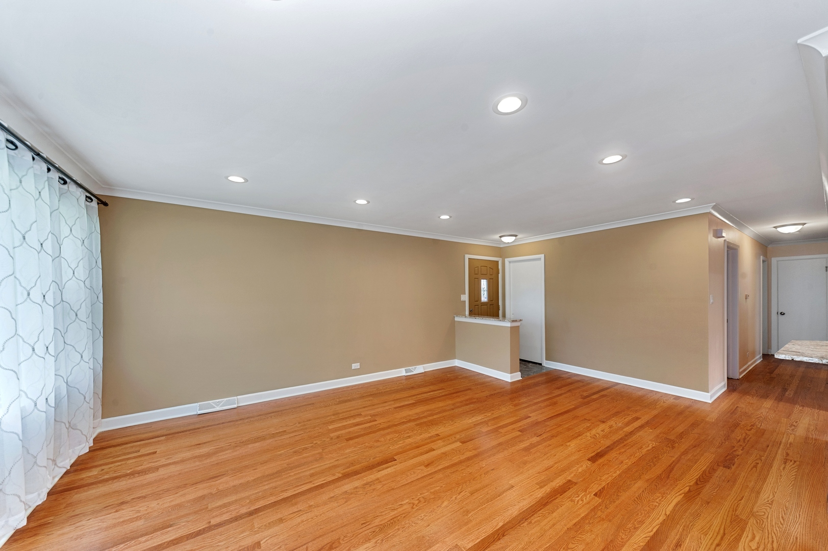 8515 East Prairie Road Skokie, IL 60076 - Photo 9 of 19