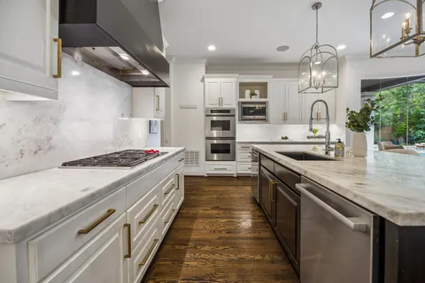 $1,999,000 | 4817 Linden Street, Bellaire, TX 77401