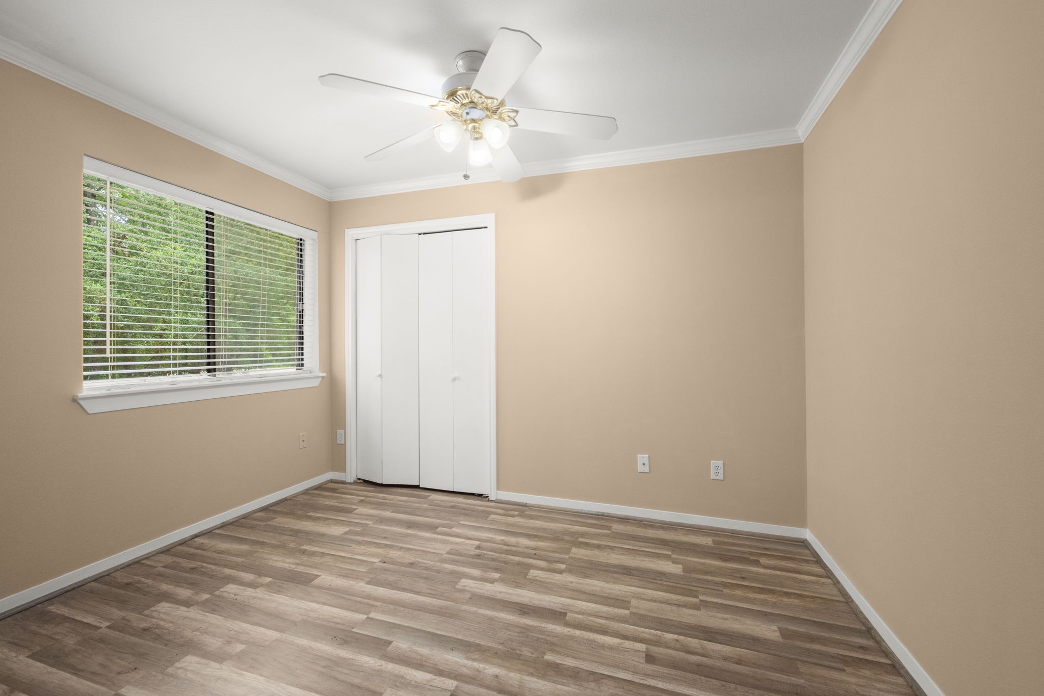 3500 Tangle Brush Drive, Unit 102 Spring, TX 77381 - Photo 13 of 19 Open secondary bedroom.