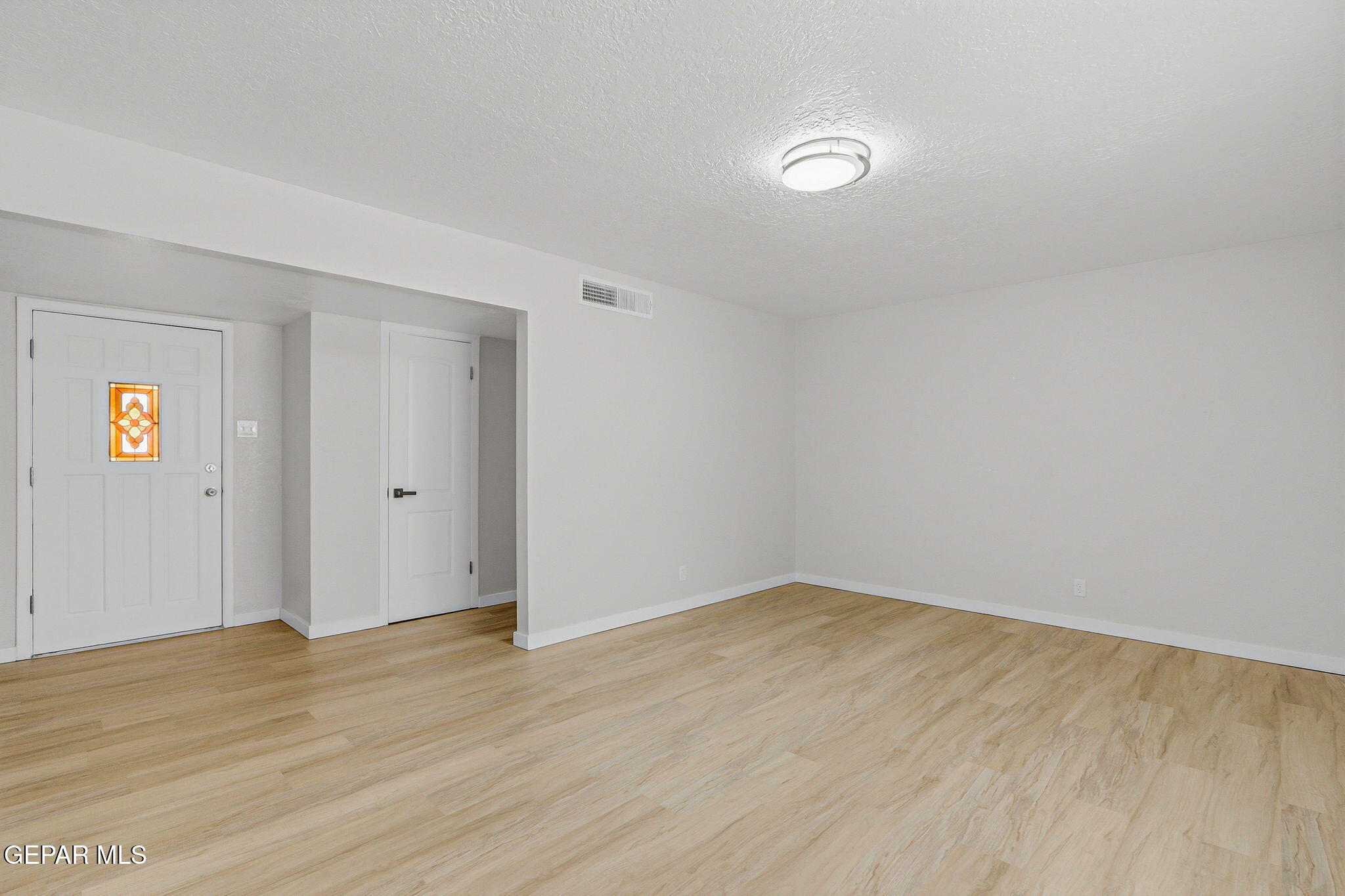 3413 Rutherglen Street El Paso, TX 79925 - Photo 3 of 33 12-web-or-mls-IMG_7901