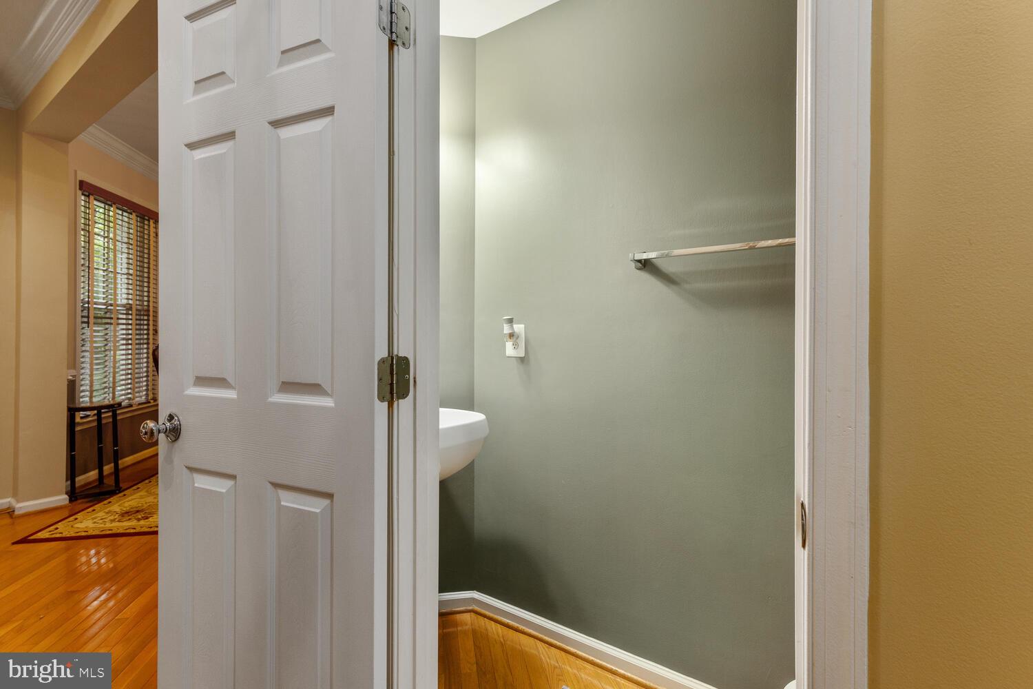 3730 Lions Field Road Triangle, VA 22172 - Photo 21 of 50 Powder room