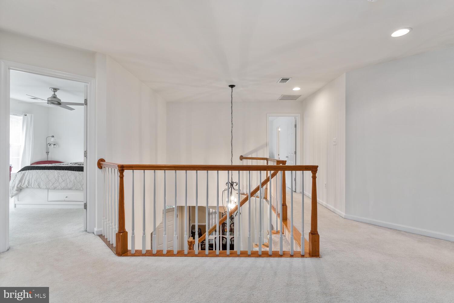 3730 Lions Field Road Triangle, VA 22172 - Photo 42 of 50 Open hallwayt