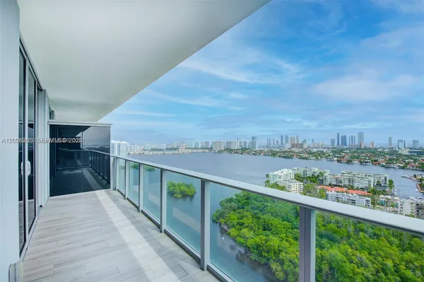 $4,000 | 16385 Biscayne Boulevard, Unit 2616, North Miami Beach, FL 33160