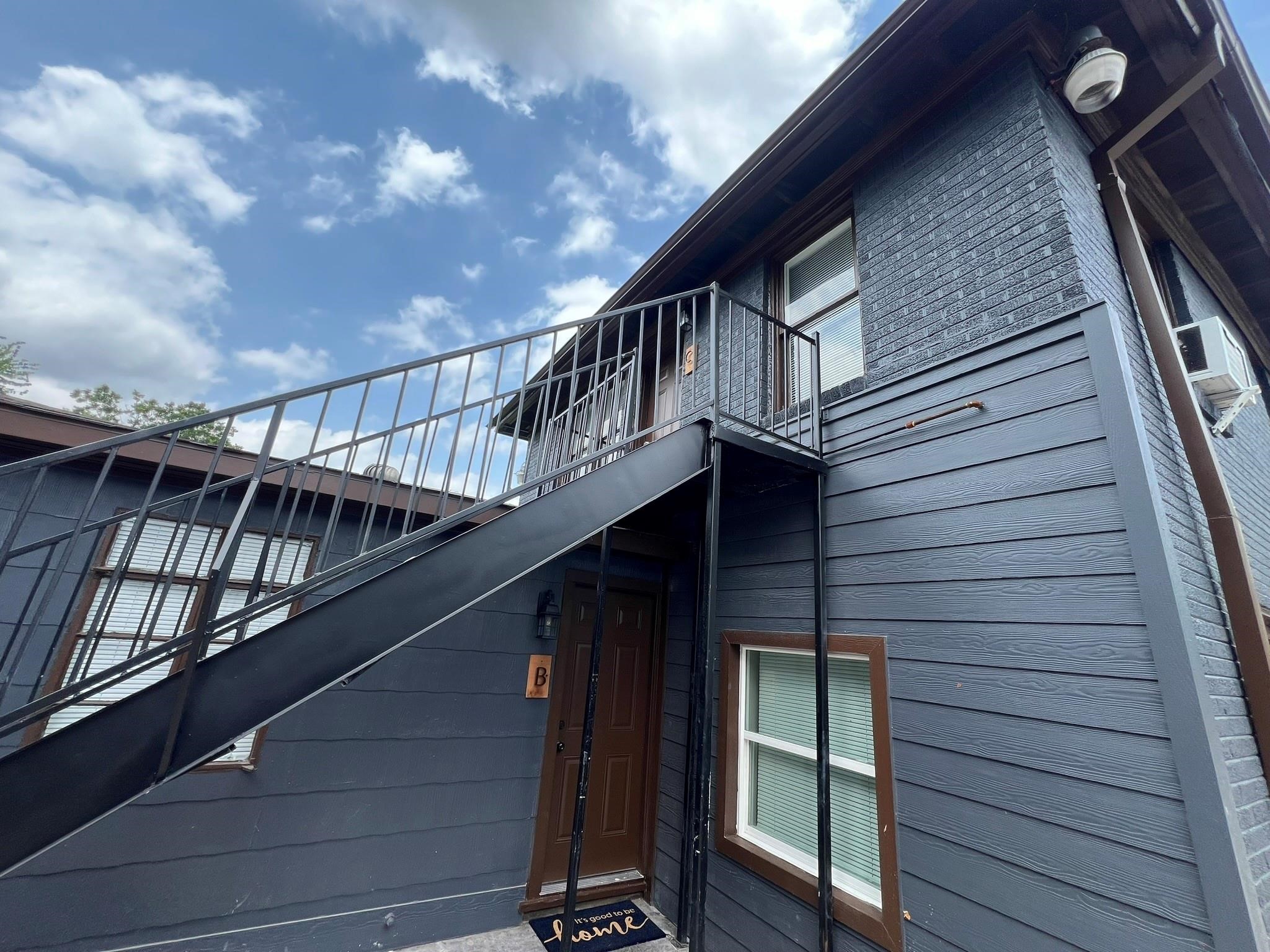 2531 Stevens Street Houston, TX 77026 - Photo 26 of 39 a view of entryway