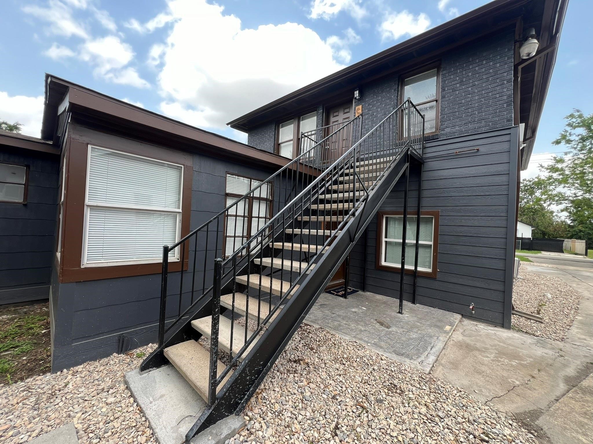 2531 Stevens Street Houston, TX 77026 - Photo 27 of 39 a view of entryway