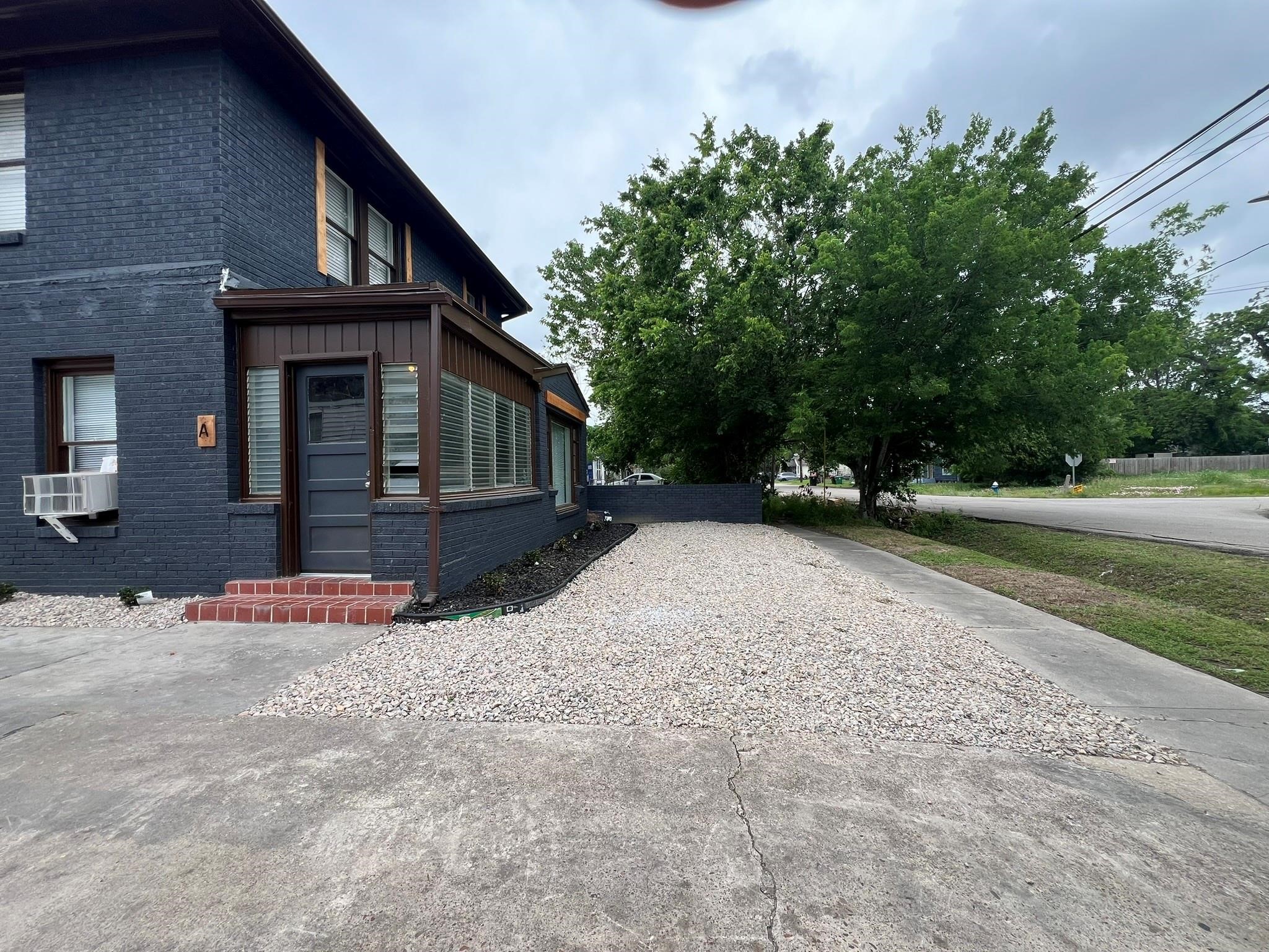 2531 Stevens Street Houston, TX 77026 - Photo 3 of 39 a view of backyard of house