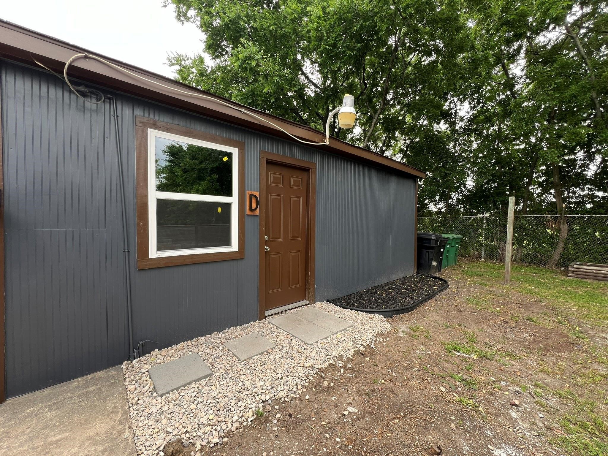 2531 Stevens Street Houston, TX 77026 - Photo 38 of 39 a backyard of a house