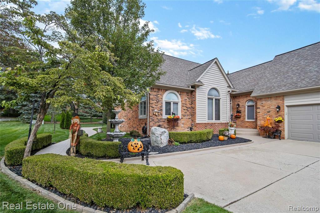 1093 Pointe Pl Boulevard Rochester, MI 48307 - Photo 43 of 46