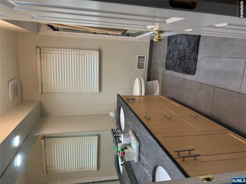 730 Floyd Street Englewood Cliffs, NJ 07632 - Photo 22 of 47
