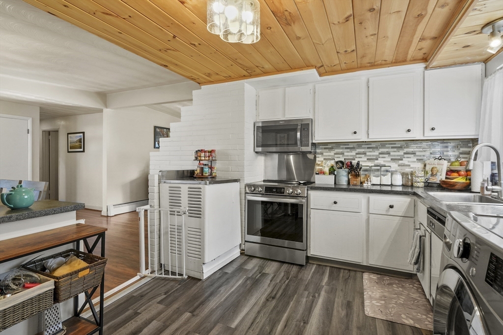 10 Ballydrain Road Framingham, MA 01701 - Photo 5 of 42