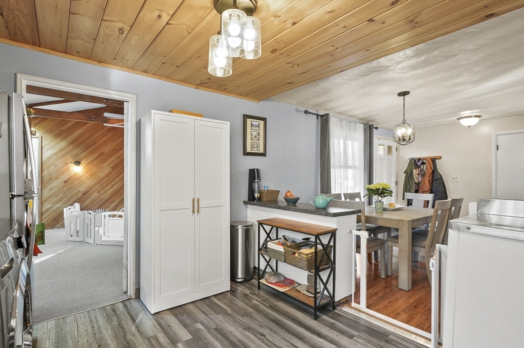 10 Ballydrain Road Framingham, MA 01701 - Photo 6 of 42