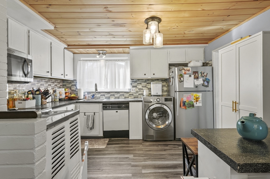 10 Ballydrain Road Framingham, MA 01701 - Photo 7 of 42