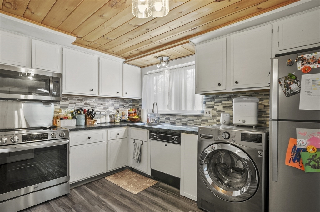 10 Ballydrain Road Framingham, MA 01701 - Photo 9 of 42