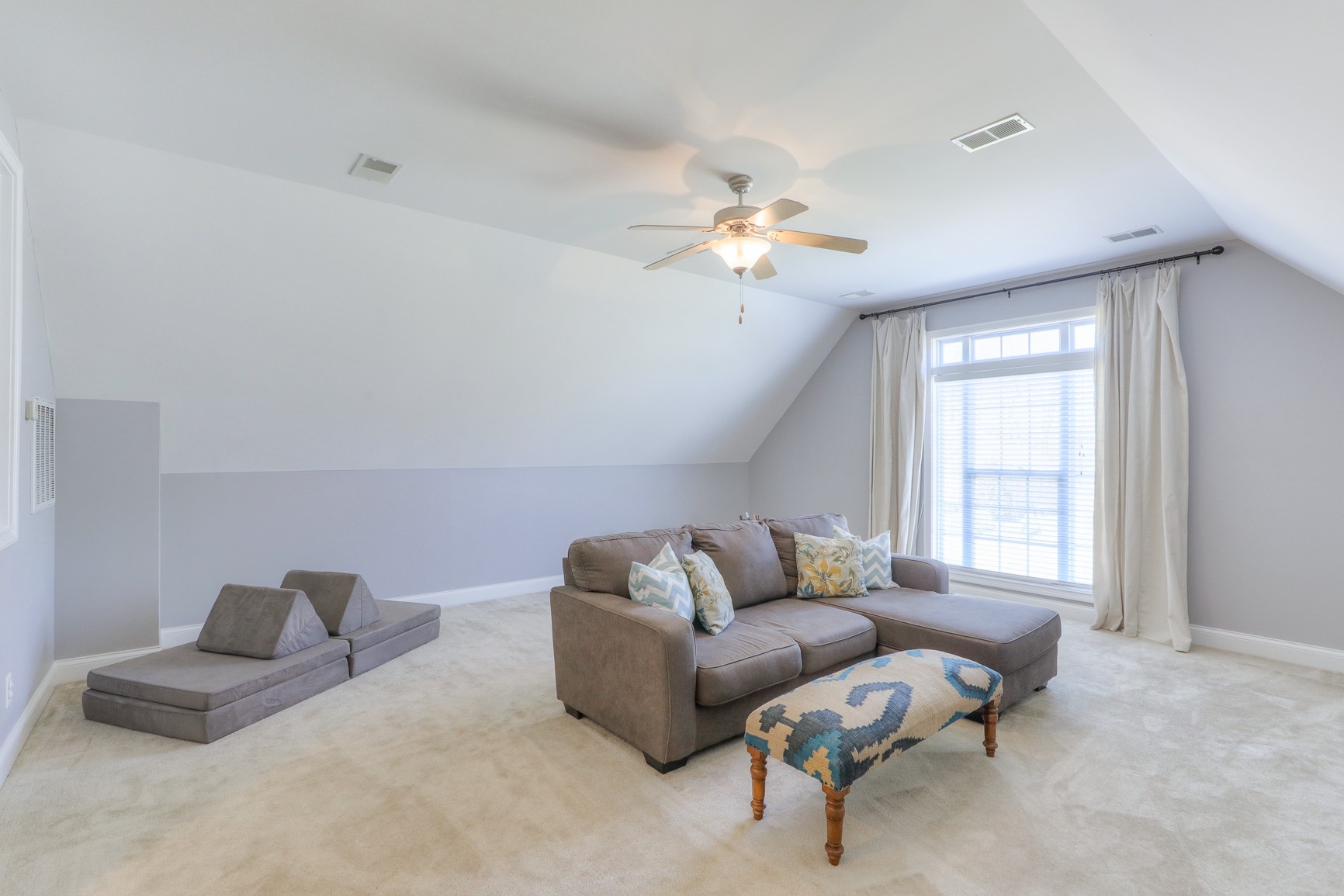 711 Heritage Road Lebanon, TN 37087 - Photo 29 of 49 a living room with furniture flowerpot and window