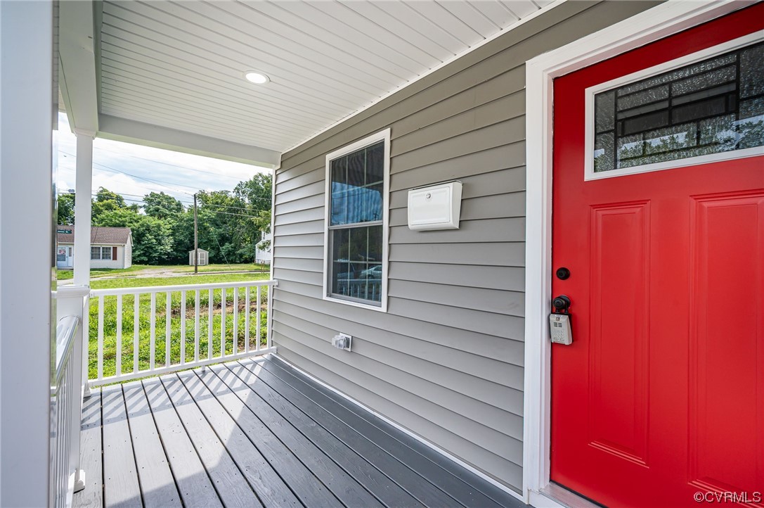 706 Rome Street Petersburg, VA 23803 - Photo 2 of 26 a porch with seating space
