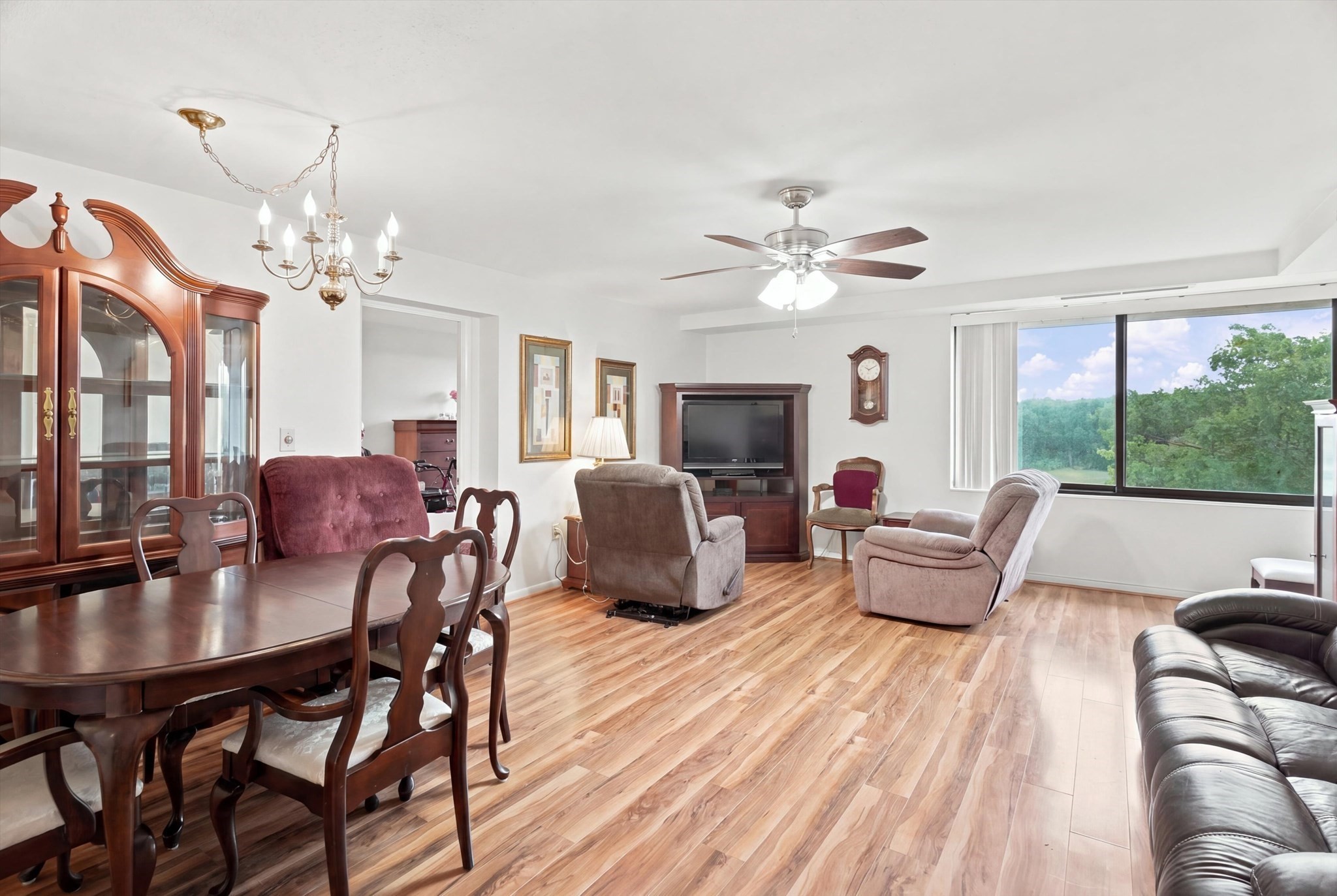 402 Paradise Road, Unit 3J Swampscott, MA 01907 - Photo 2 of 30 Gallery Image 2