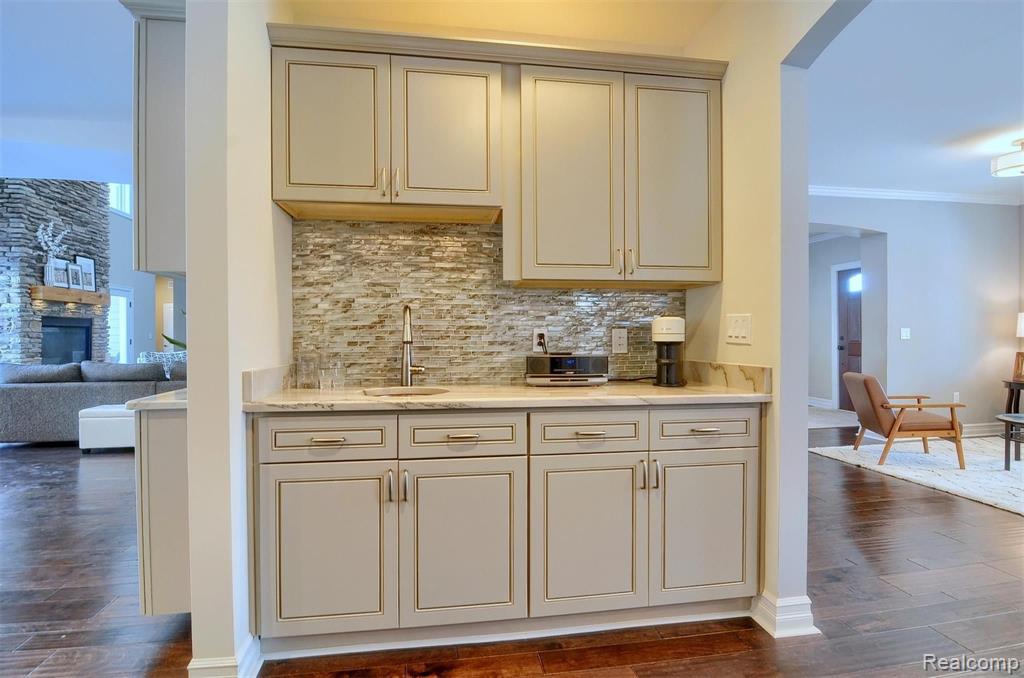 354 Olivewood Court Rochester, MI 48306 - Photo 30 of 77