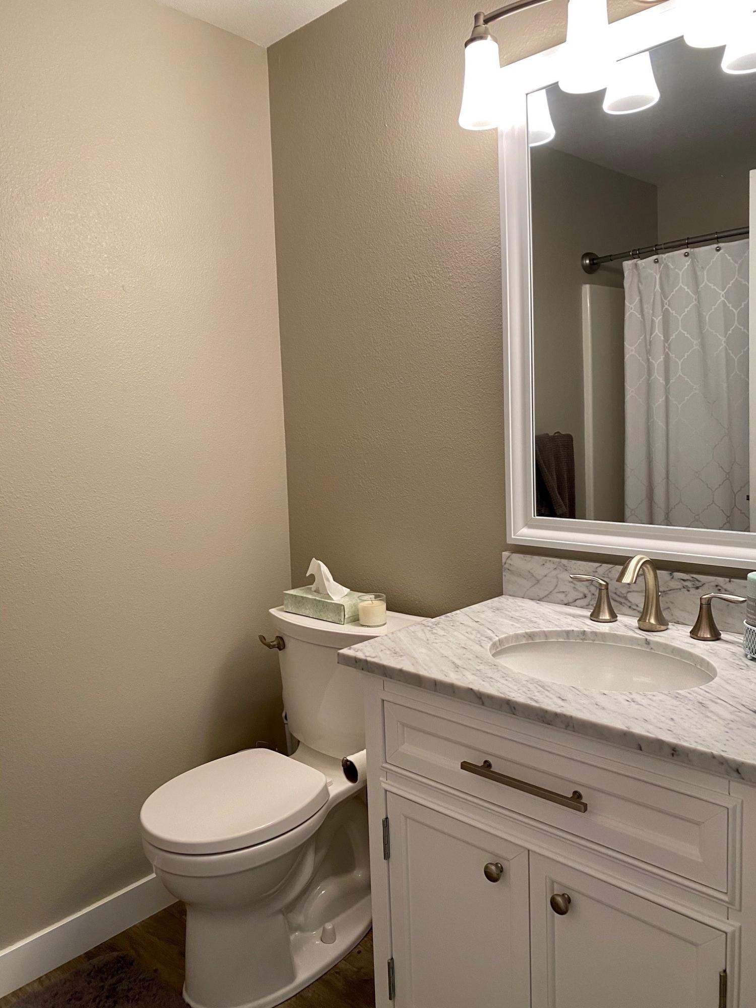21278 Keyte Road Bend, OR 97701 - Photo 13 of 48 2nd Bathroom