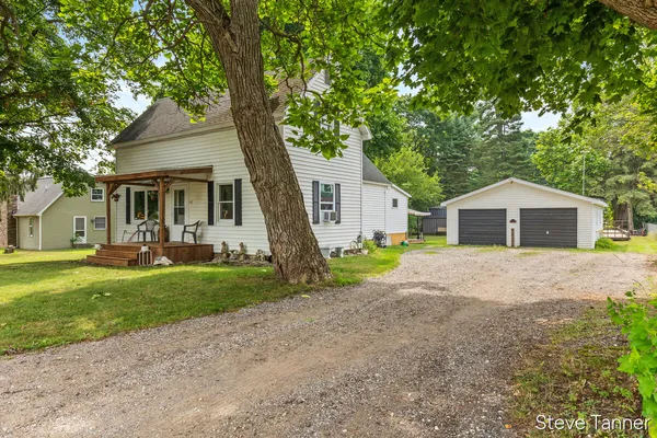$174,900 | 117 West Pine Street, Edmore, MI 48829