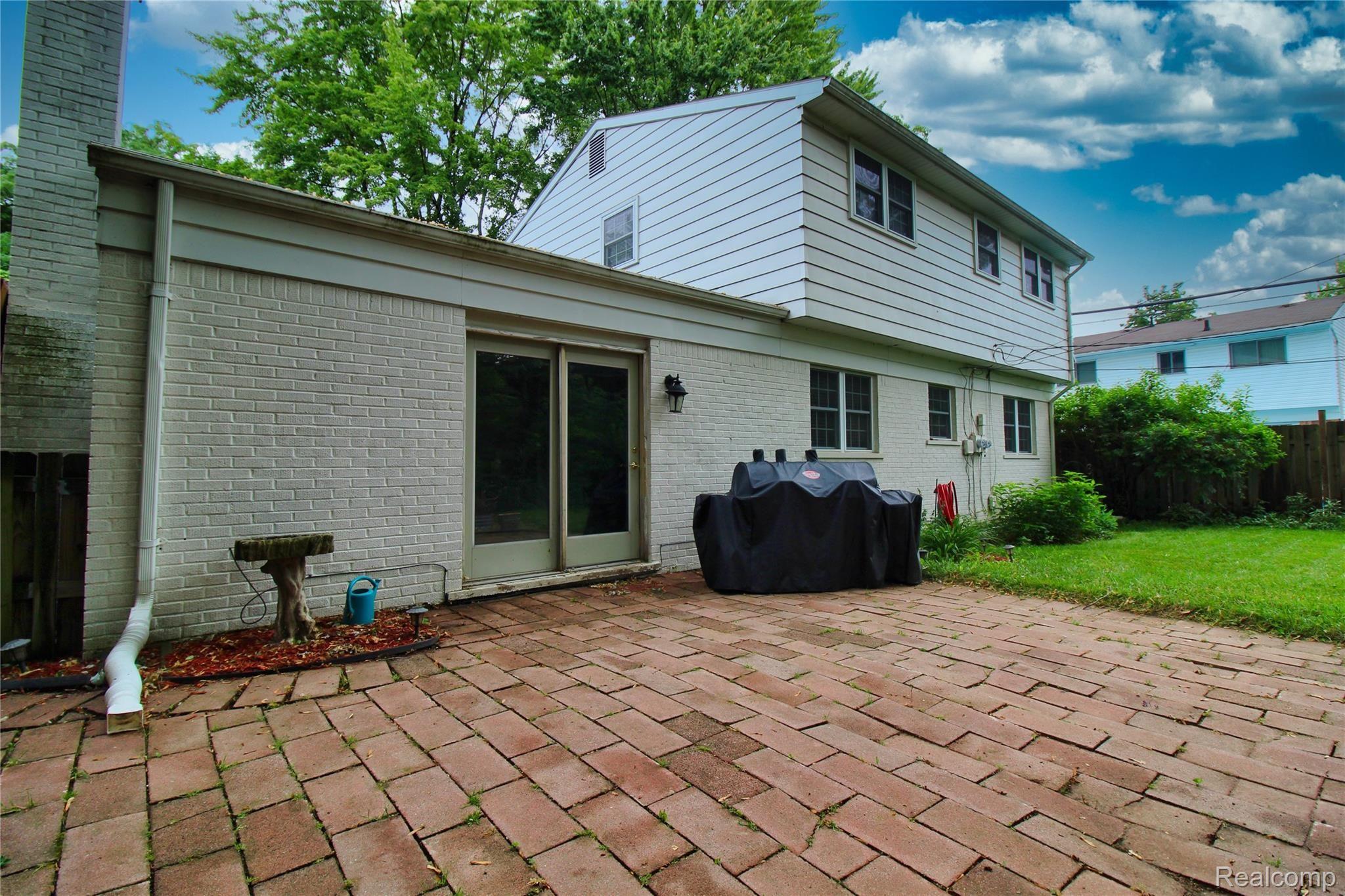 32464 Woody Road Fraser, MI 48026 - Photo 9 of 43 32464+Woody+Fraser-8-original-Patio.jpeg