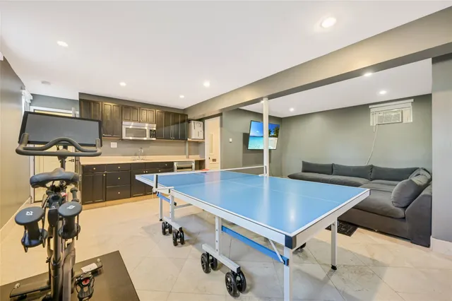 $2,199,000 | 36 Charla Drive, Southampton, NY 11968