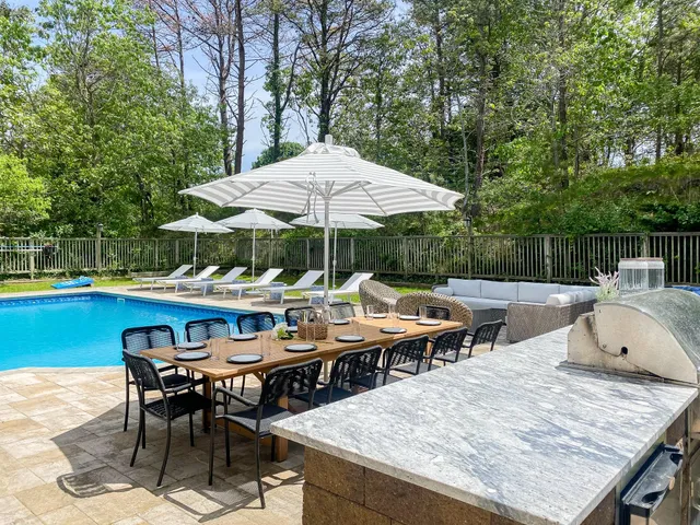 $2,199,000 | 36 Charla Drive, Southampton, NY 11968