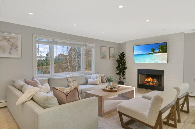 $2,199,000 | 36 Charla Drive, Southampton, NY 11968